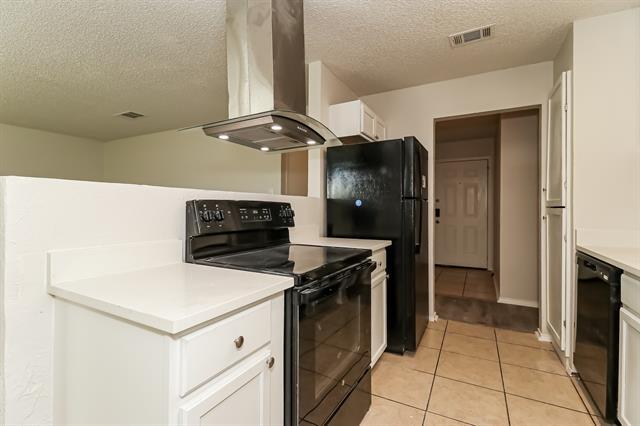 Building Photo - 3904 Royal Crest Dr