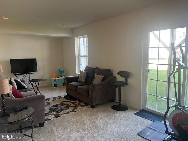 Building Photo - 141 Graystone Dr