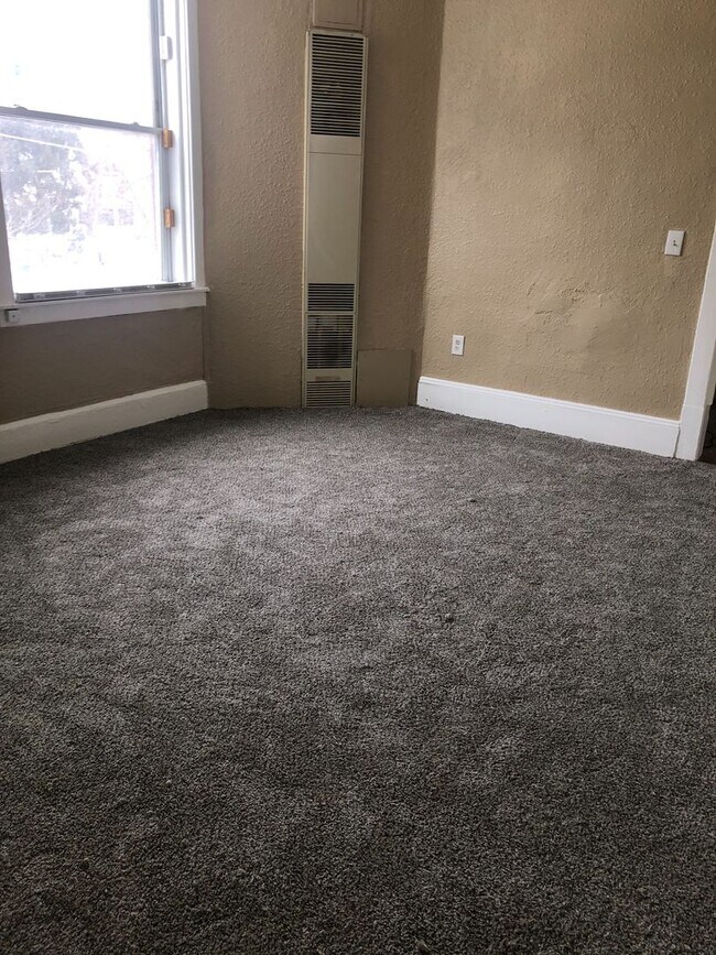 Building Photo - One bedroom apartment west side of Saint Paul