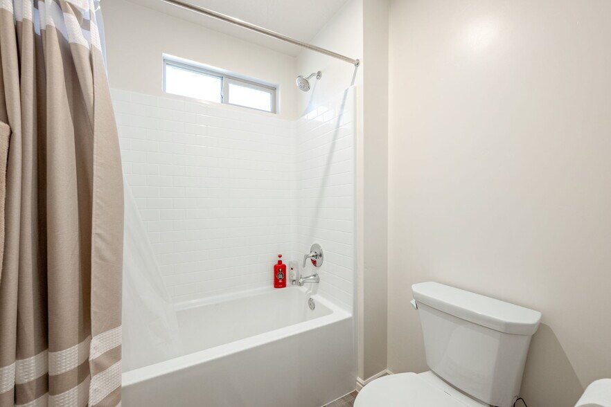 Building Photo - 1382 E White Desert Dr