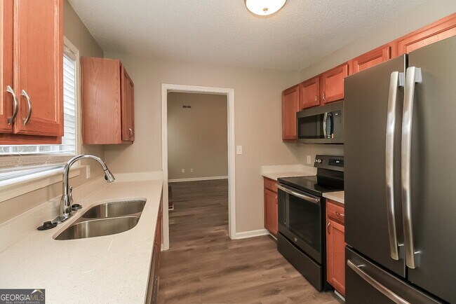 Building Photo - 10990 Knotty Pine Pl