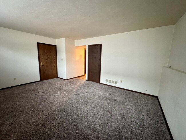 Building Photo - 104 E 9th Ave