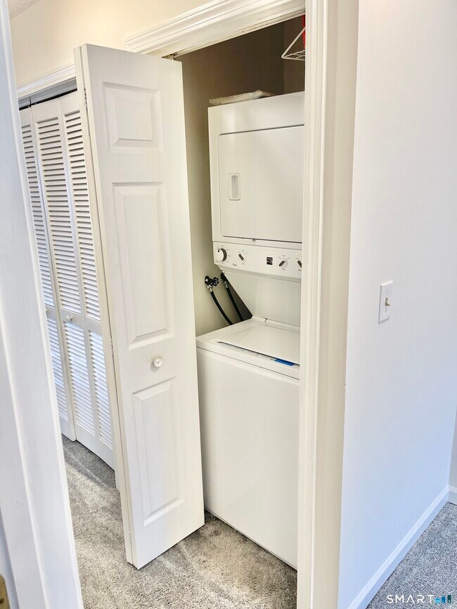 Building Photo - 2390 State St