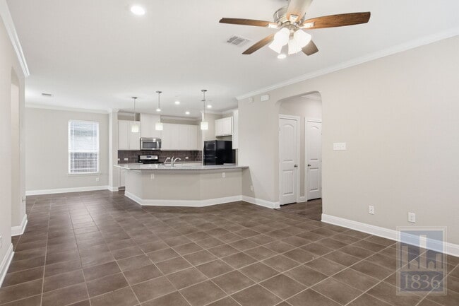 Building Photo - 4906 Madrid Dr