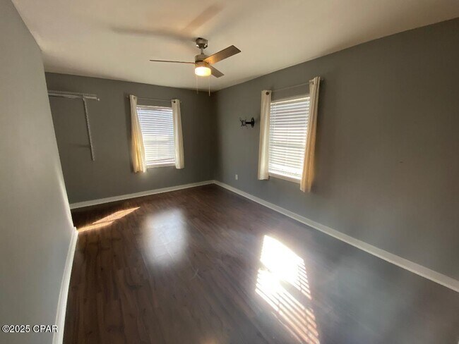 Building Photo - 707 Satsuma Ave