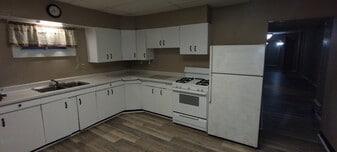 Building Photo - 261 William St