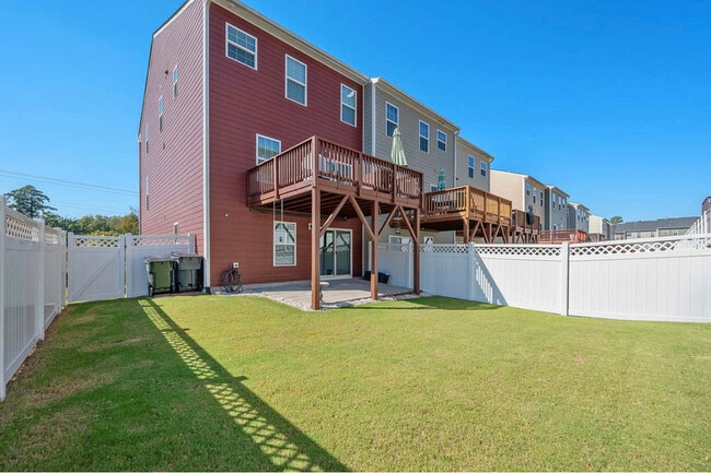 Building Photo - 337 Roche Dr