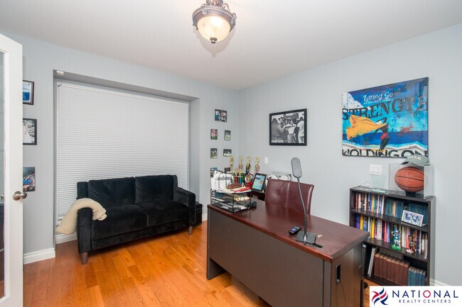 Building Photo - 37709 Glengrove Dr