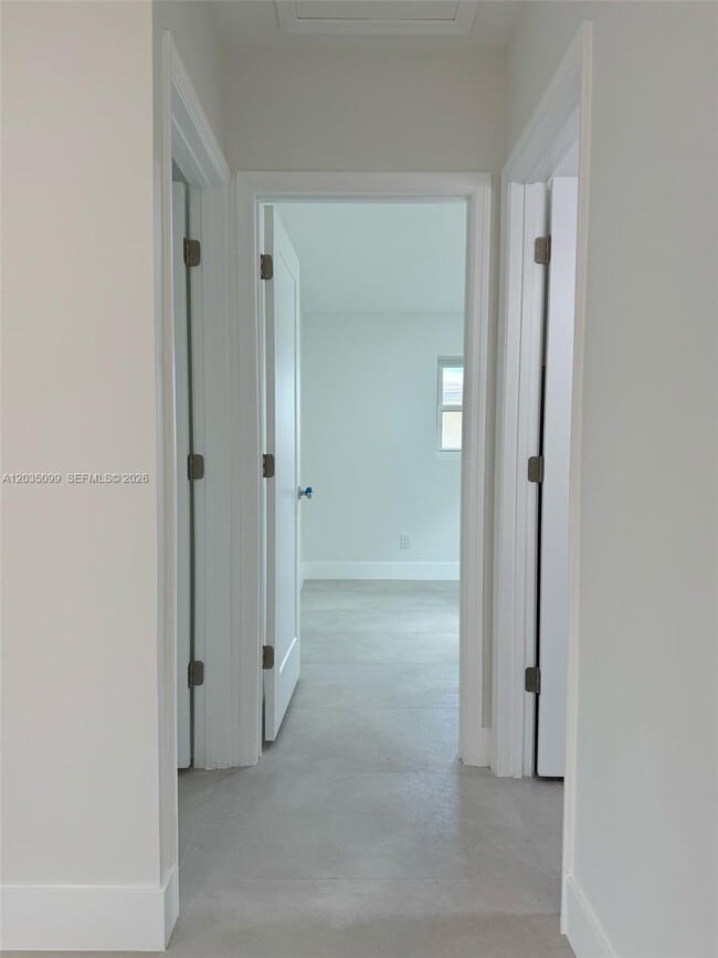 Building Photo - 4028 SW 49th Ct