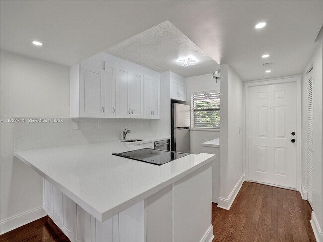 Building Photo - 4600 SW 67th Ave