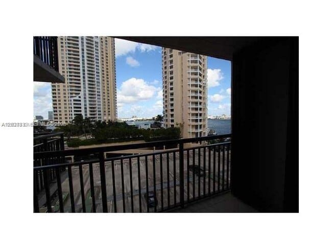 Building Photo - 540 Brickell Key Dr
