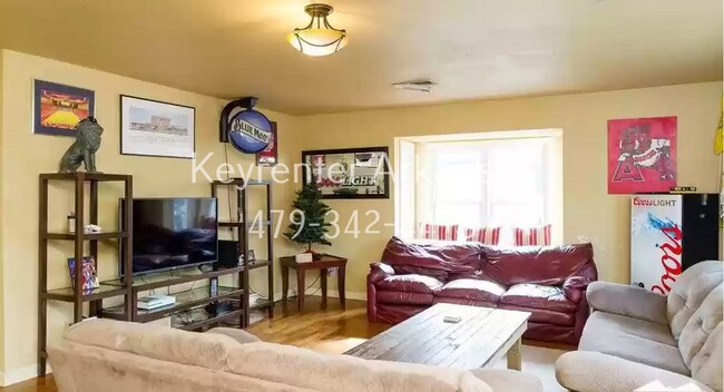 Building Photo - Beautiful Home Near the University!