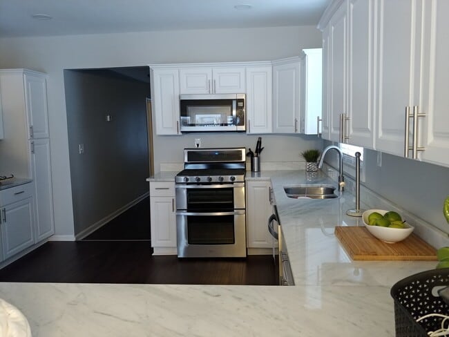 Building Photo - Amazing  Newly Renovated Three Bedroom Home off Zorn Avenue