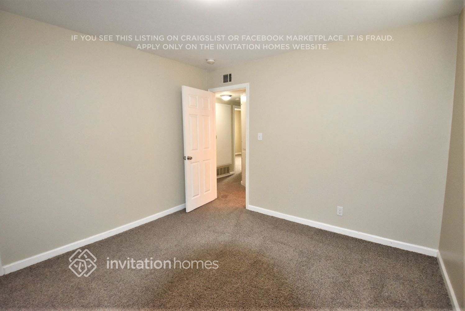 Building Photo - 835 E Claude St