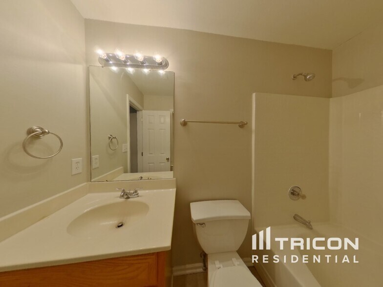 Building Photo - 3329 Whitebridge Ln