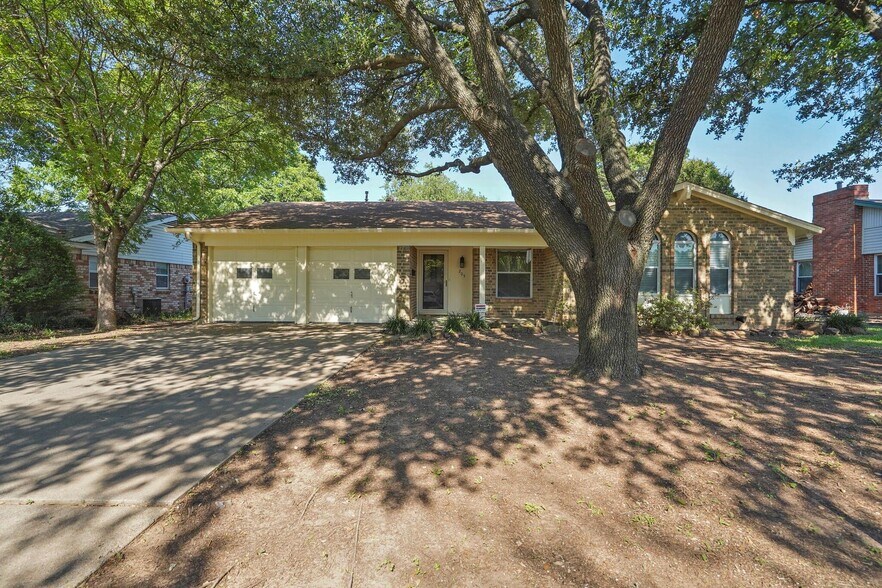 Building Photo - 205 Teeter Dr