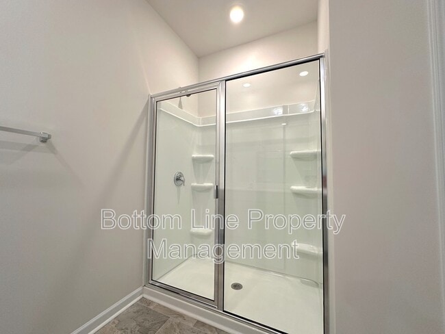 Building Photo - 211 Dogwood Crk Dr