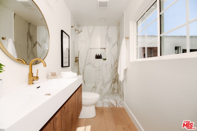 Building Photo - 15701 Ludlow St