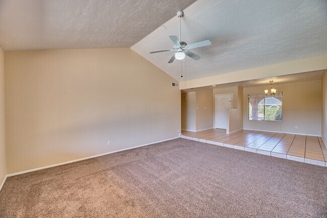 Building Photo - Garden Dr