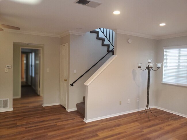 Primary Photo - 4957 Del Monte Ave