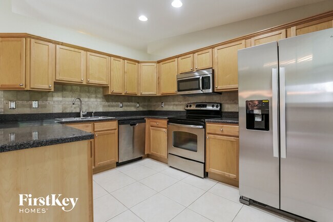 Building Photo - 2463 Alesio Ave