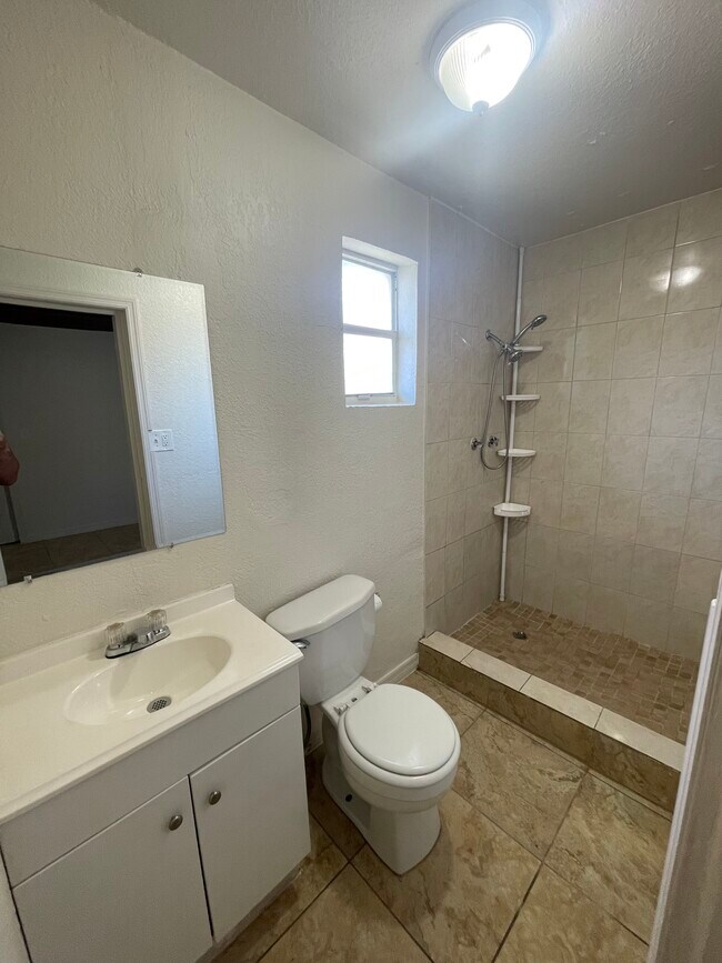 Building Photo - 1008 3rd St