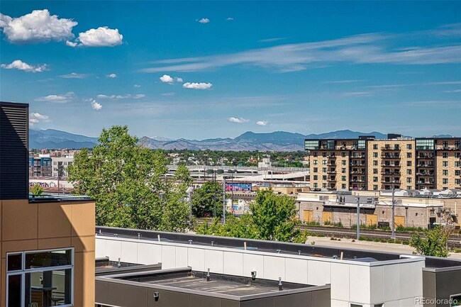 Building Photo - Fully-remodeled RiNo Townhome!