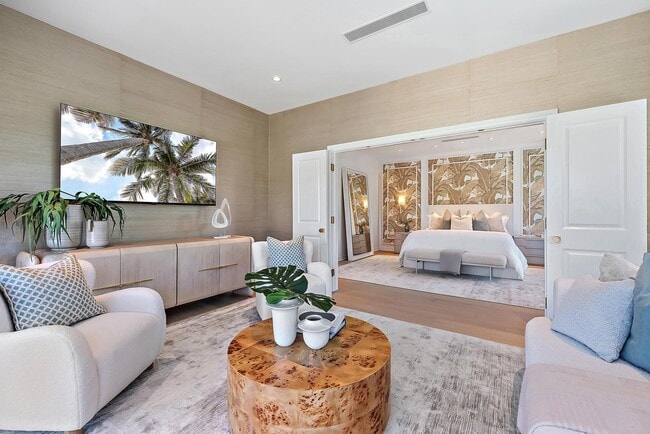 Building Photo - 245 Everglade Ave