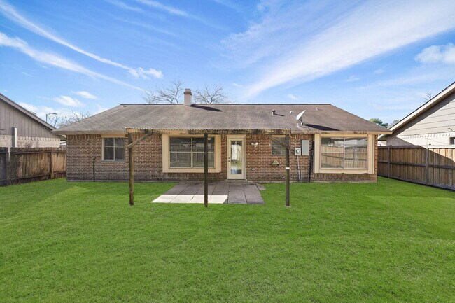 Building Photo - 15226 Flamingo Park