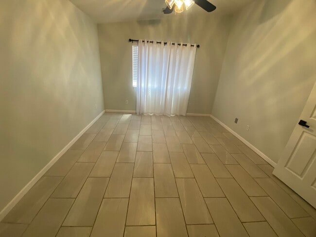 Building Photo - Cozy Home for rent in Hanford