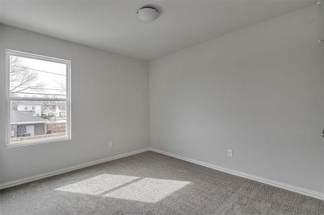 Building Photo - 1136 E Broadway Ave