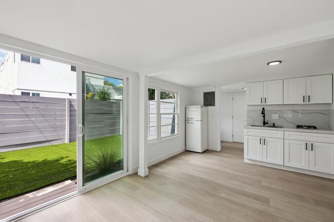 Building Photo - Newly Renovated Historic 1-Bedroom in Downtown North (Palo Alto)