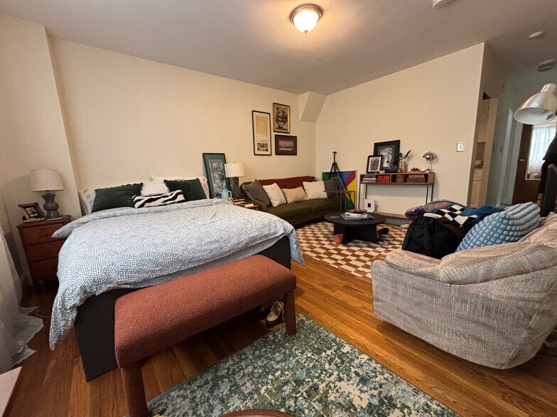 Building Photo - 29 Phillips St