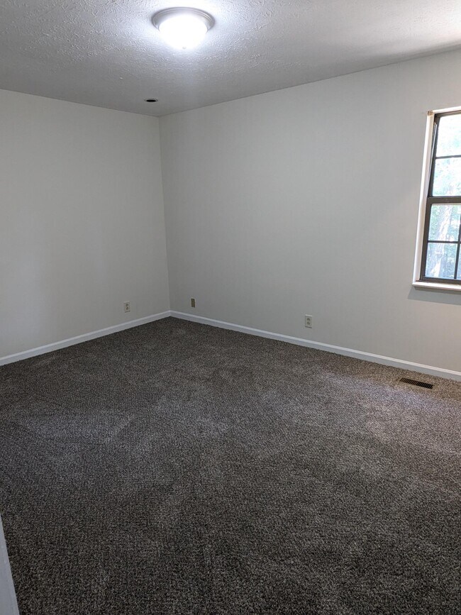 Building Photo - 1117 Elkader Ct S