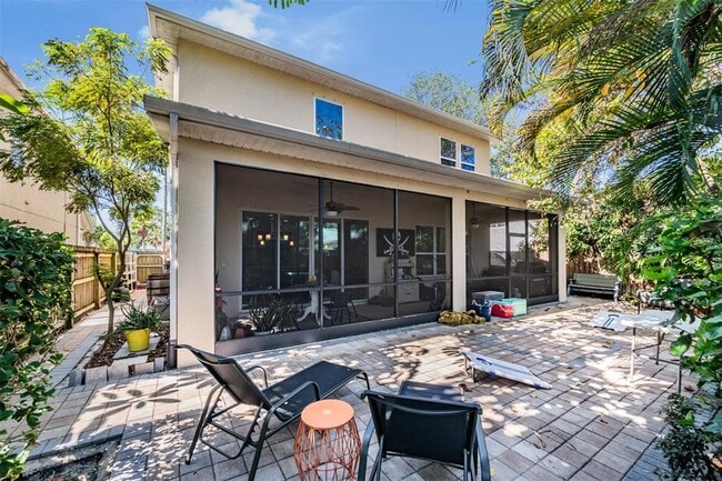 Building Photo - 3007 W Palmira Ave