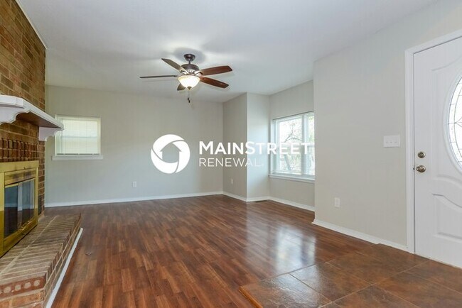 Building Photo - 5 Bedroom Pet-Friendly Home in OLATHE, KS ...