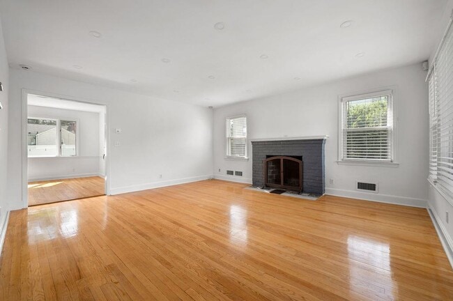 Building Photo - 82 Linden Ave