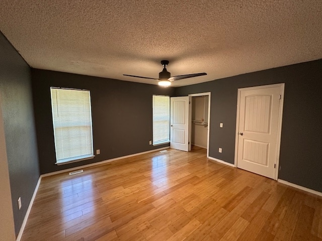Building Photo - 7213 Lakewood Cir