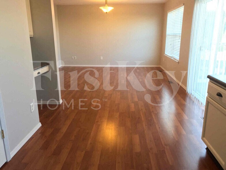 Building Photo - 2005 Briarridge Dr