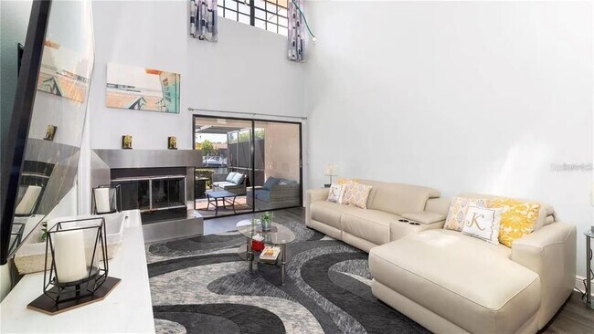Building Photo - 10438 St Tropez Pl