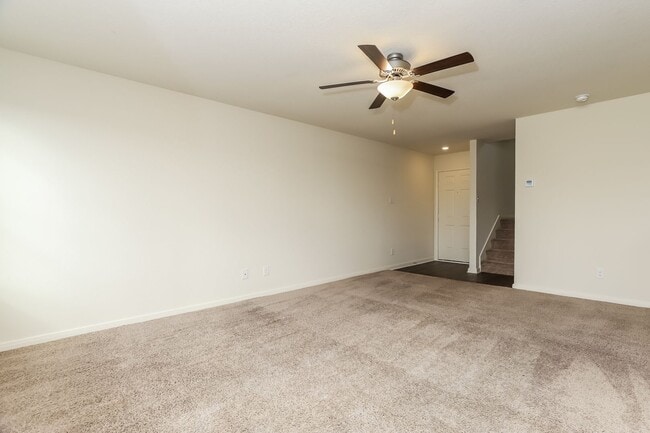 Building Photo - 3 Bedroom Ready for Immediate Move In!