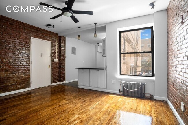 Building Photo - 1186 Putnam Ave