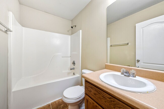 Building Photo - 4750 Ferncrest Pl