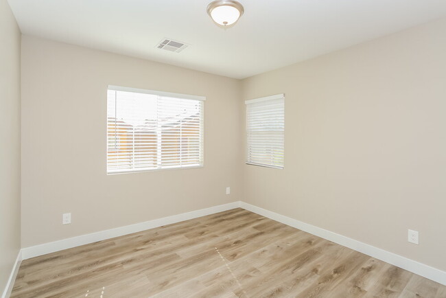 Building Photo - 5712 Athinas St