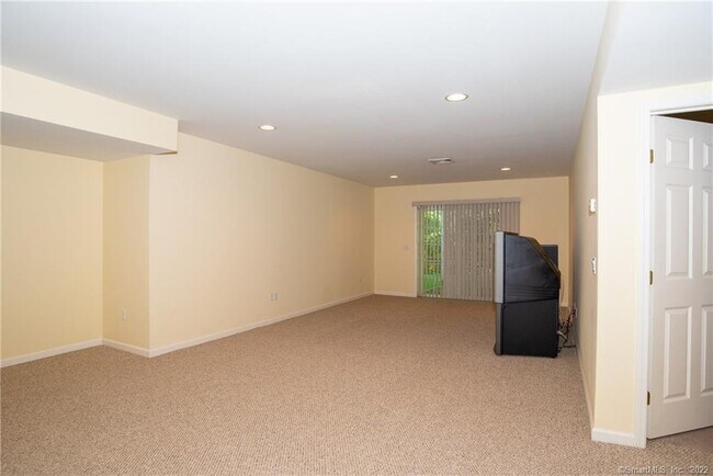 Building Photo - 8 Dogwood Ct