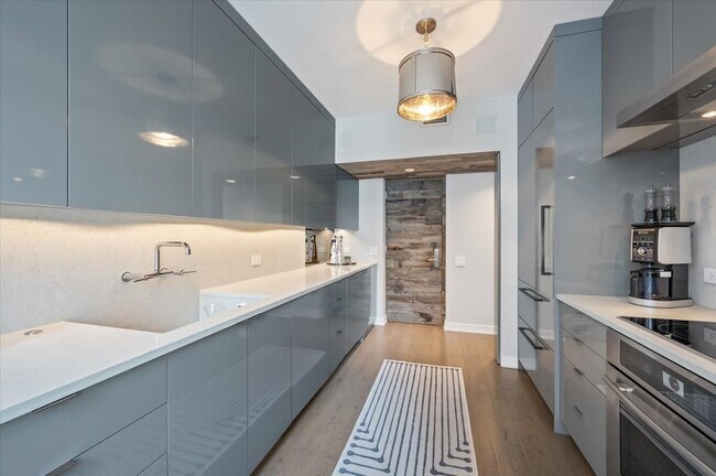 Building Photo - 1000 N Lake Shore Dr