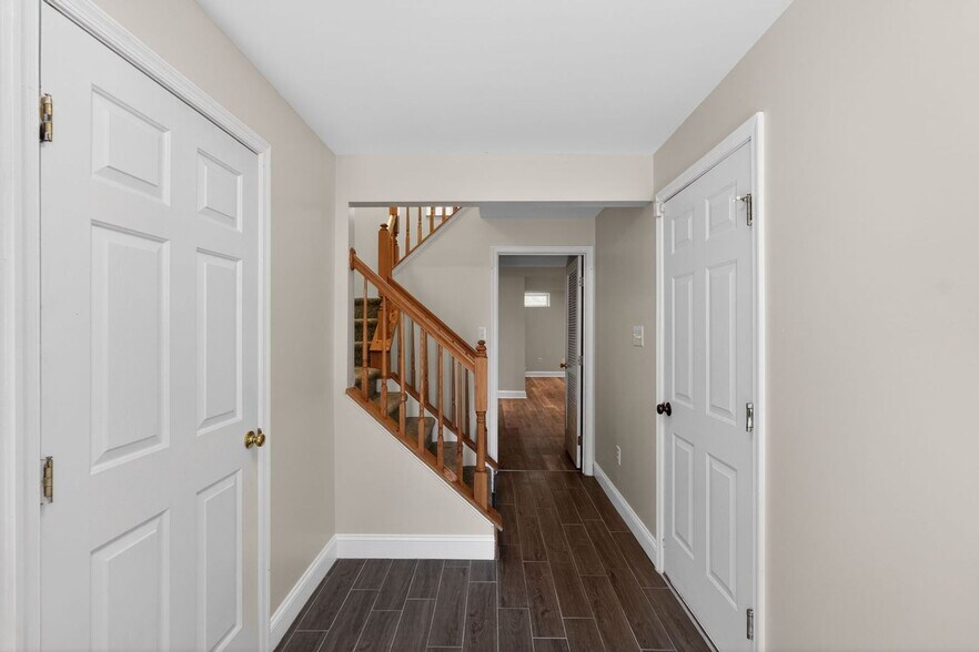 Building Photo - 21 Golf View Ct