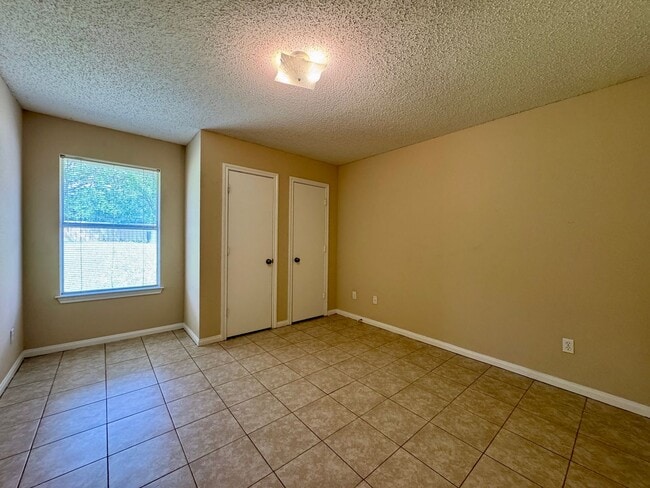 Building Photo - Duplex