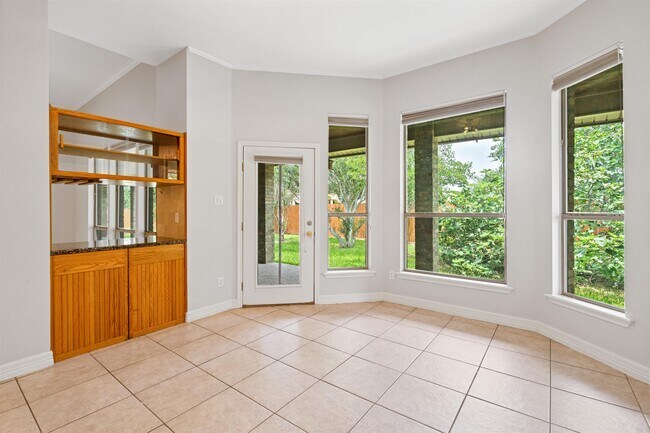 Building Photo - 307 Echo Valley Dr