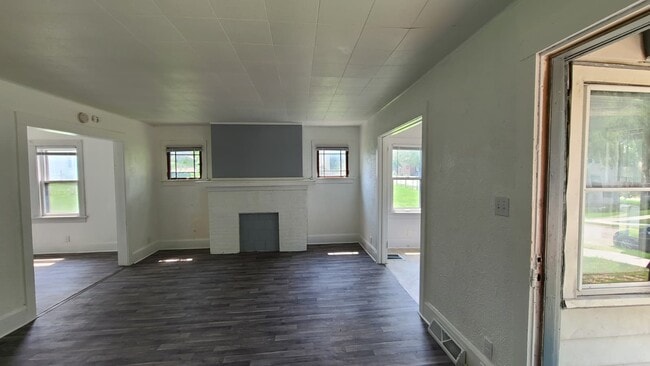 Building Photo - 513 N Sunset Ave